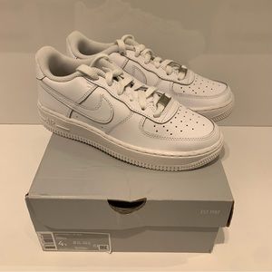Air Force 1 Youth (US 4Y = US 5.5-6 W) Brand New ⭐️